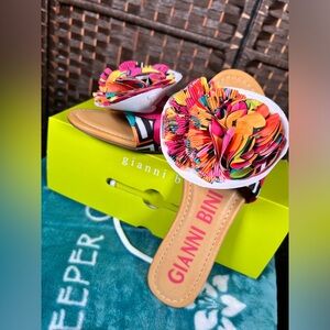 BRAND NEW!!! Gianni Bini
Zaven Abstract Floral Print Ruffle Slide Sandals